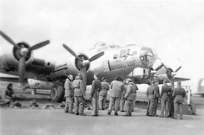 Boeing B-17G-40-BO Flying Fortress 42-97061 “General Ike” of the 91st Bomb Group 401st Bomb Squadron. 1944 England