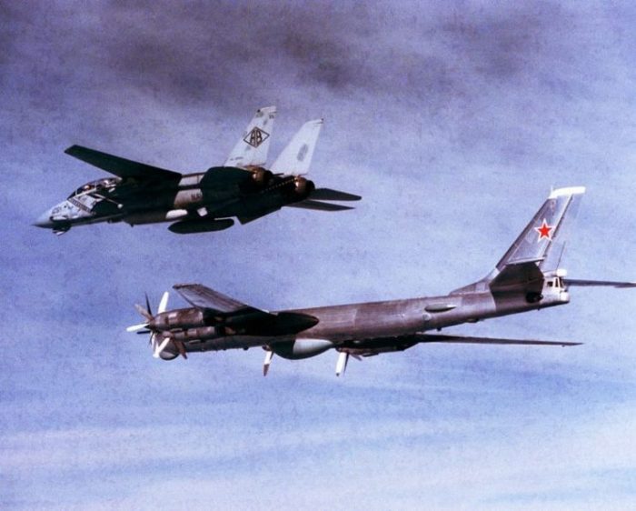 A U.S. Navy Grumman F-14A Tomcat fighter VF-102 Diamondbacks escorts a Soviet Tu-95RTs Bear-D surveillance aircraft over the North Atlantic, on 1 September 1985.
