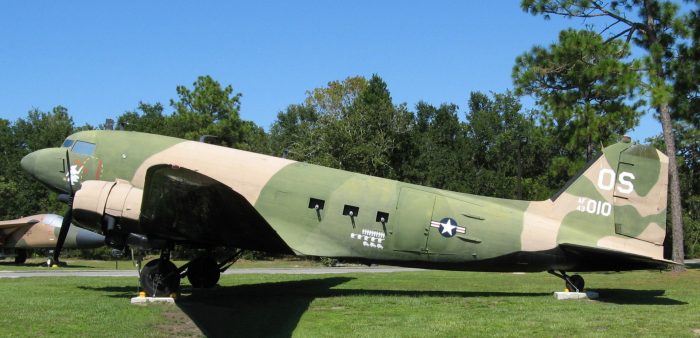 The sideways facing guns can be seen here. Image by Greg Goebel CC BY-SA 2.0.