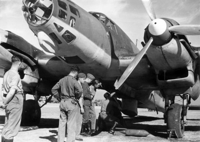 He 111E of the Legion Condor. Note the early variants’ conventional “stepped” cockpit (Bundesarchiv)